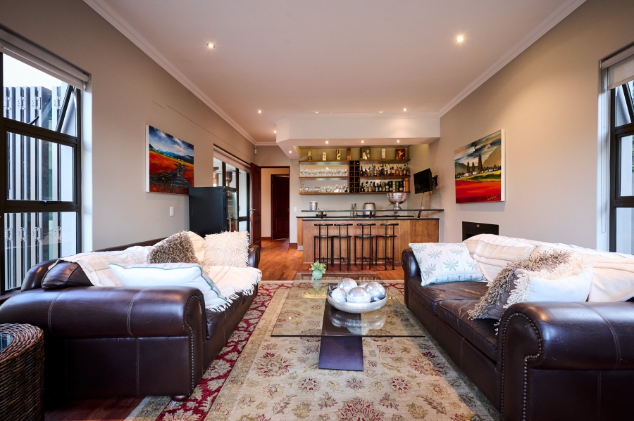 5 Bedroom Property for Sale in Waterfall Country Estate Gauteng
