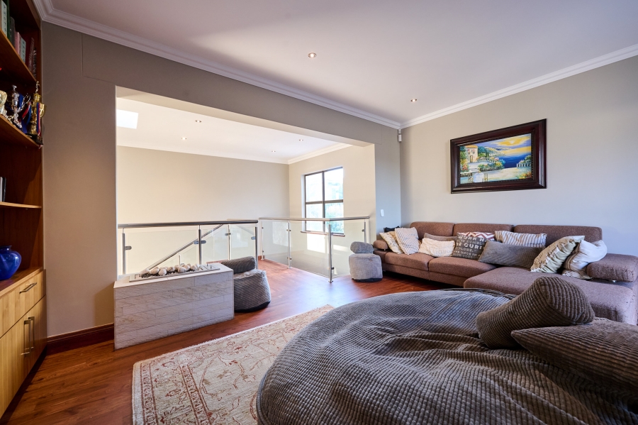 5 Bedroom Property for Sale in Waterfall Country Estate Gauteng