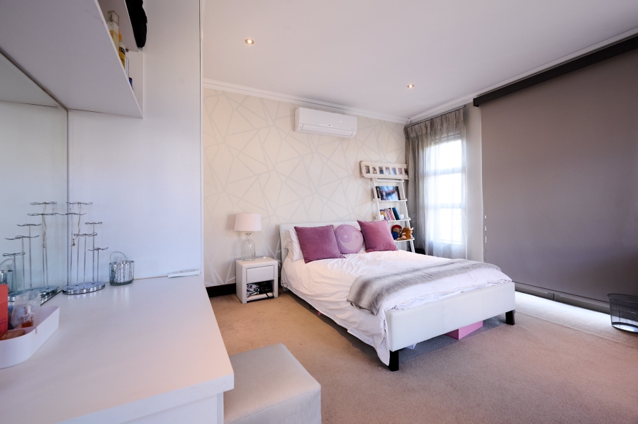 5 Bedroom Property for Sale in Waterfall Country Estate Gauteng