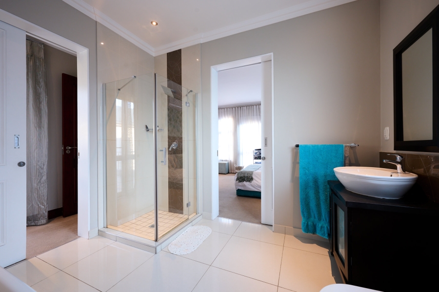 5 Bedroom Property for Sale in Waterfall Country Estate Gauteng