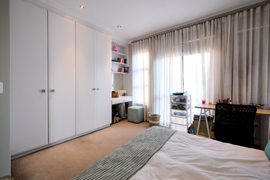 5 Bedroom Property for Sale in Waterfall Country Estate Gauteng