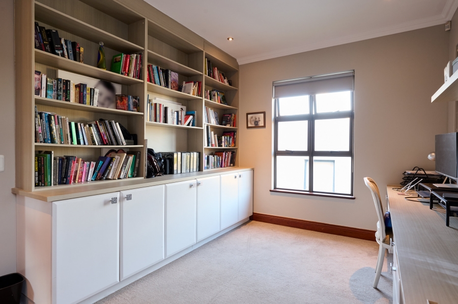 5 Bedroom Property for Sale in Waterfall Country Estate Gauteng