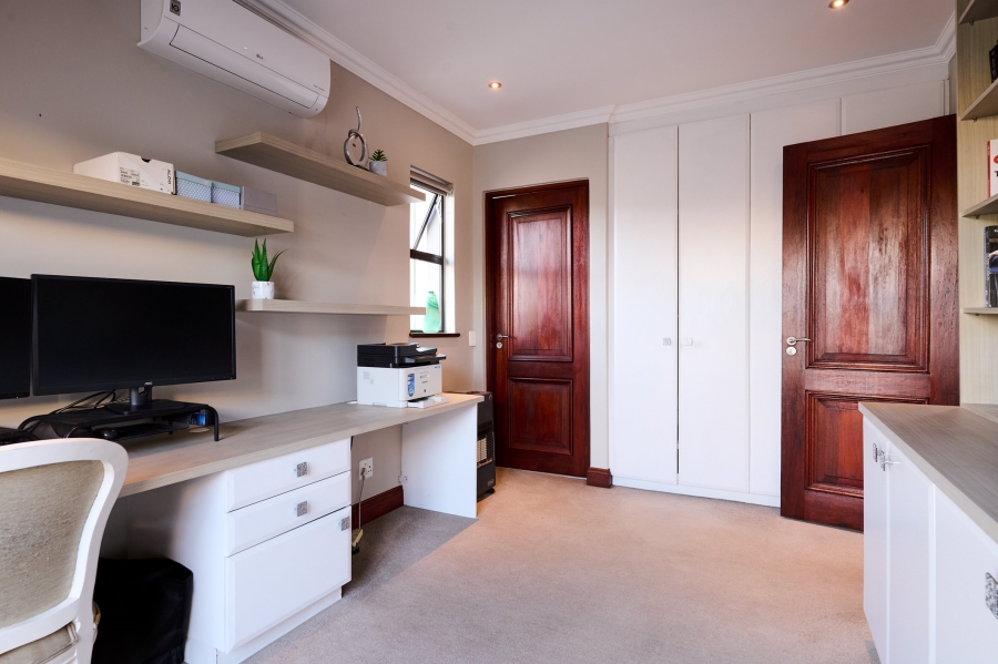 5 Bedroom Property for Sale in Waterfall Country Estate Gauteng