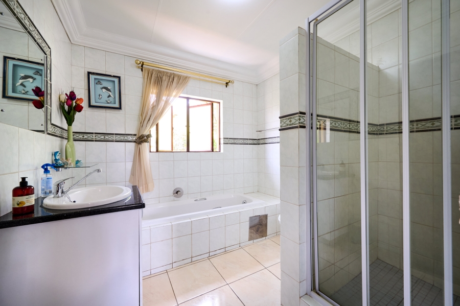 4 Bedroom Property for Sale in Erand Gardens Gauteng