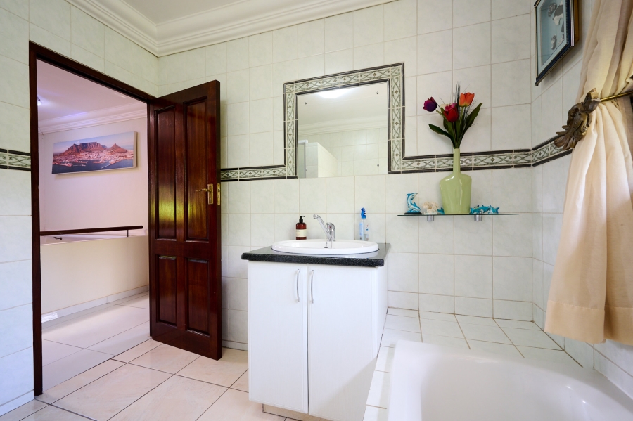 4 Bedroom Property for Sale in Erand Gardens Gauteng