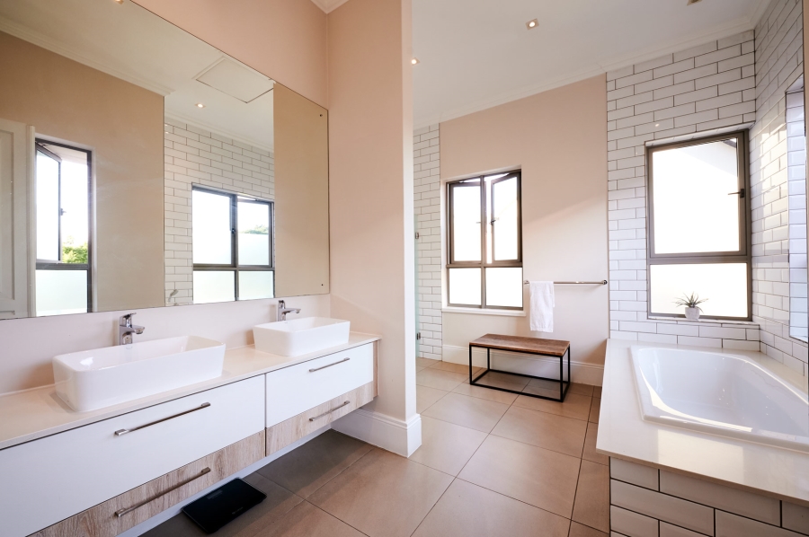 4 Bedroom Property for Sale in Waterfall Country Estate Gauteng