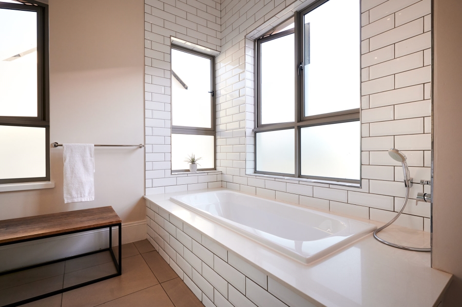 4 Bedroom Property for Sale in Waterfall Country Estate Gauteng