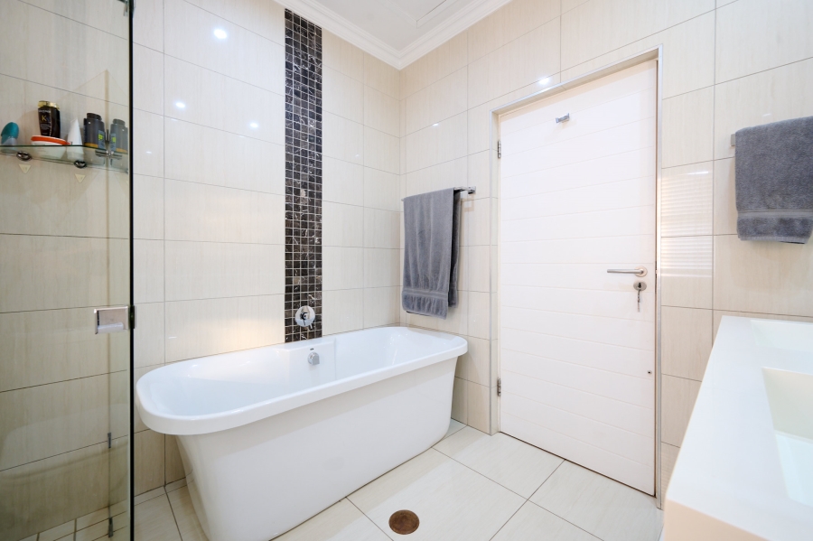 3 Bedroom Property for Sale in Waterfall Country Village Gauteng