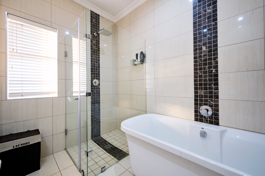 3 Bedroom Property for Sale in Waterfall Country Village Gauteng