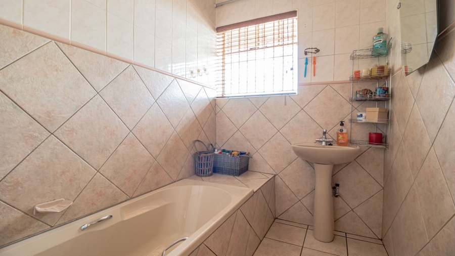 4 Bedroom Property for Sale in Croydon Gauteng