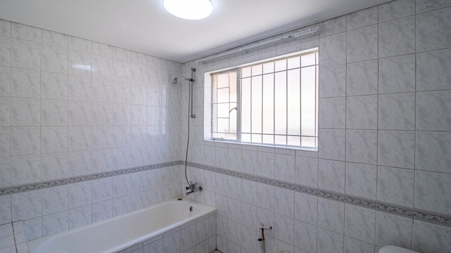 To Let 3 Bedroom Property for Rent in La Rochelle Gauteng