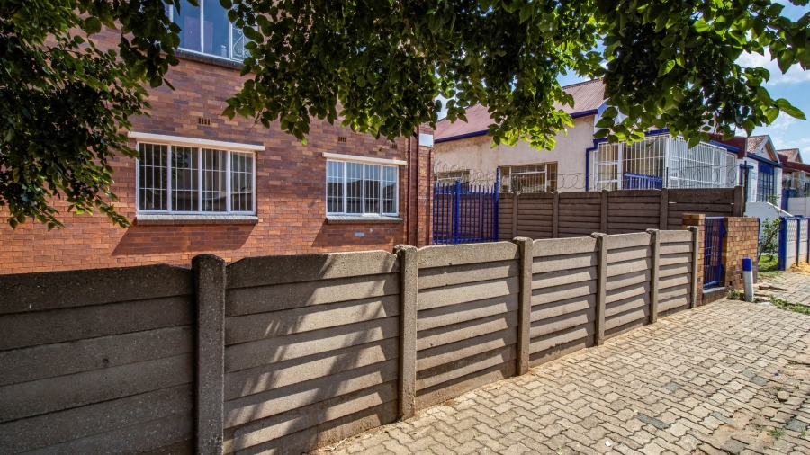 To Let 3 Bedroom Property for Rent in La Rochelle Gauteng