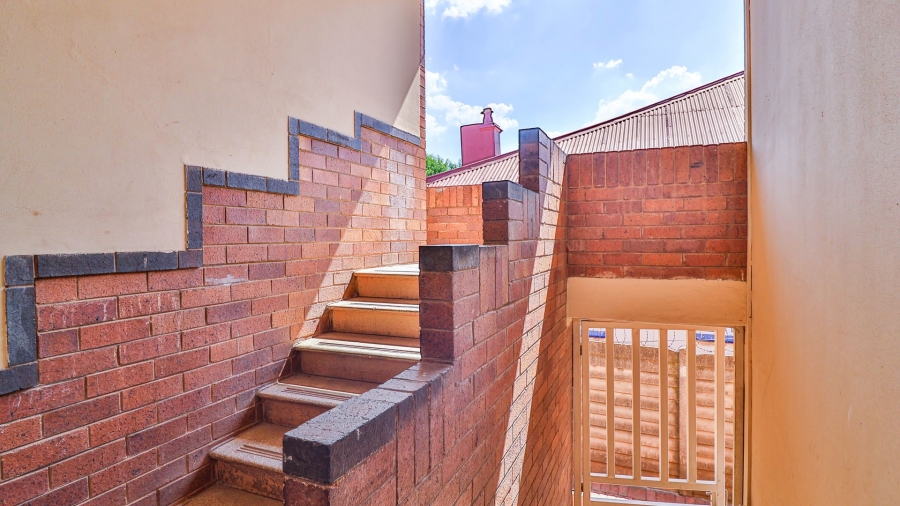 To Let 3 Bedroom Property for Rent in La Rochelle Gauteng