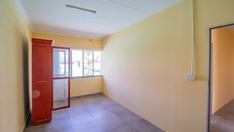 To Let 3 Bedroom Property for Rent in La Rochelle Gauteng