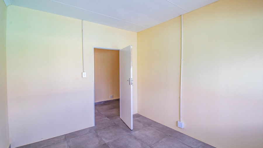 To Let 3 Bedroom Property for Rent in La Rochelle Gauteng