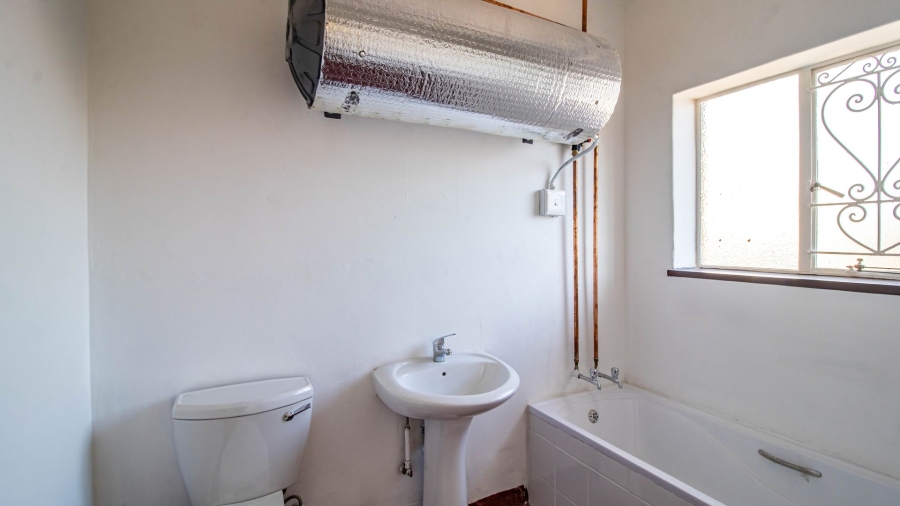 To Let 3 Bedroom Property for Rent in La Rochelle Gauteng