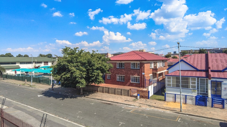 1 Bedroom Property for Sale in La Rochelle Gauteng
