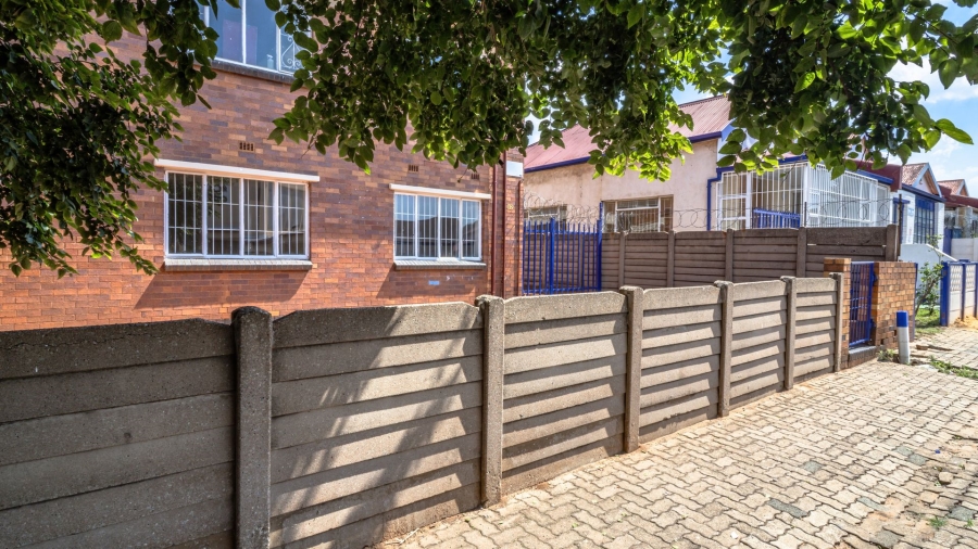 1 Bedroom Property for Sale in La Rochelle Gauteng