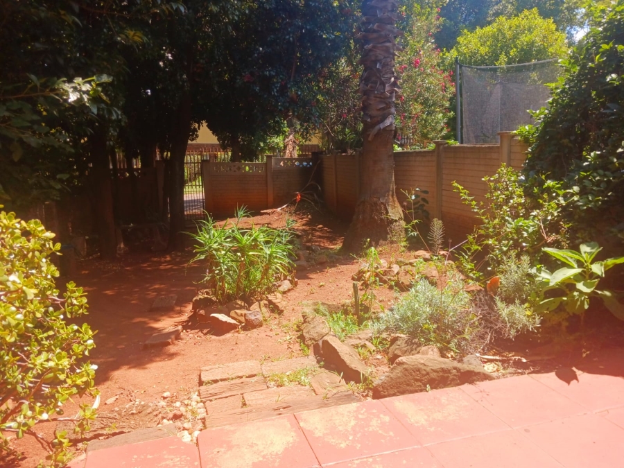 2 Bedroom Property for Sale in Windsor East Gauteng
