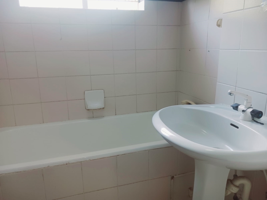 2 Bedroom Property for Sale in Windsor East Gauteng