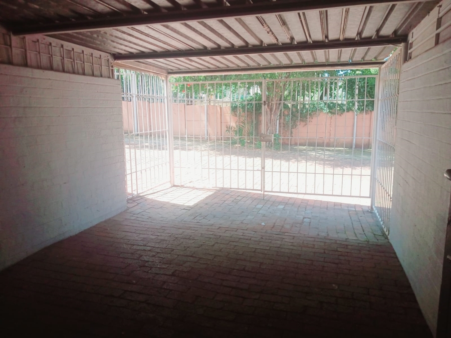 2 Bedroom Property for Sale in Windsor East Gauteng