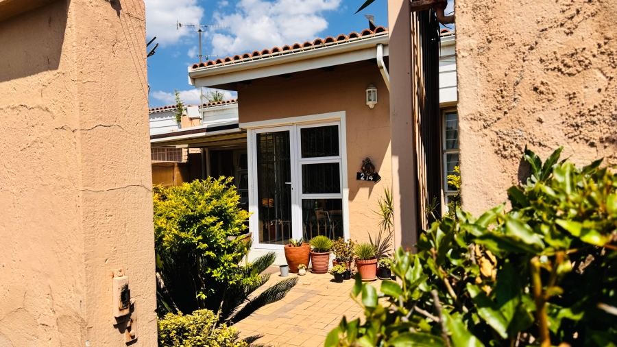 2 Bedroom Property for Sale in Woodmead Gauteng