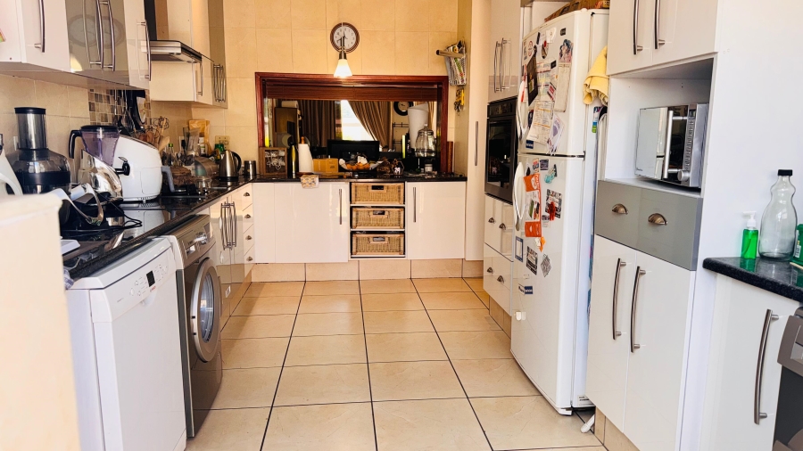 2 Bedroom Property for Sale in Woodmead Gauteng