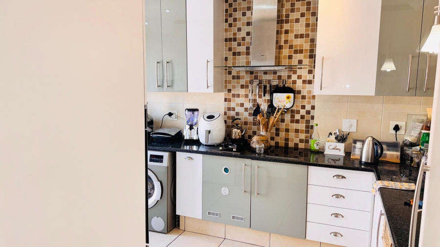 2 Bedroom Property for Sale in Woodmead Gauteng