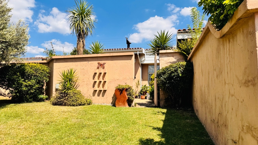 2 Bedroom Property for Sale in Woodmead Gauteng