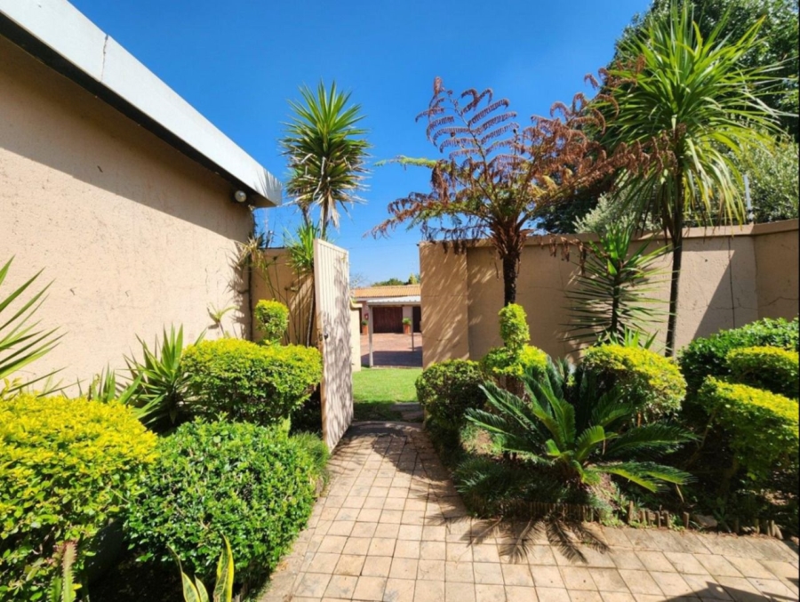 2 Bedroom Property for Sale in Woodmead Gauteng