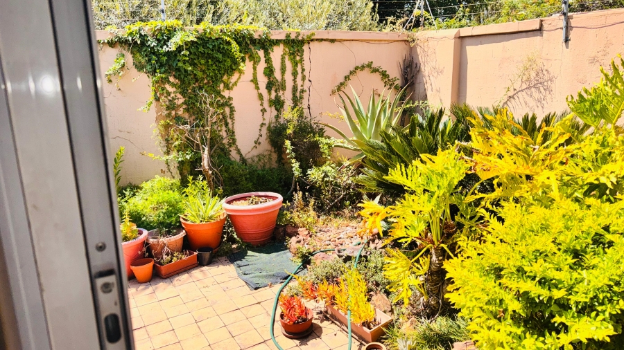 2 Bedroom Property for Sale in Woodmead Gauteng