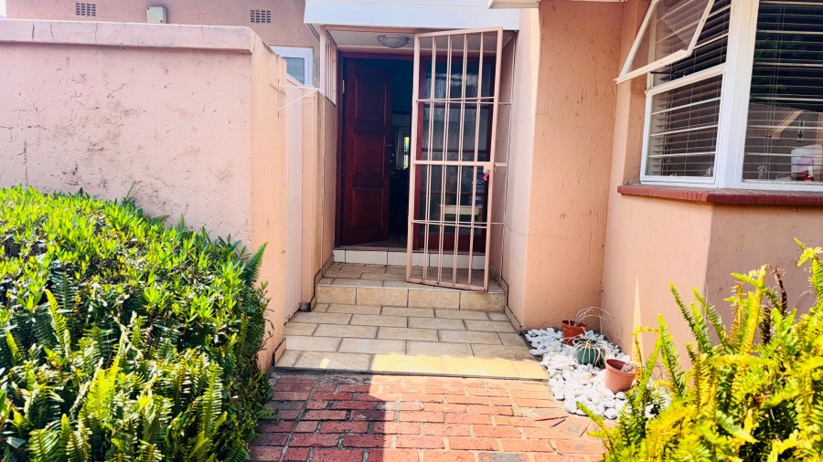2 Bedroom Property for Sale in Woodmead Gauteng