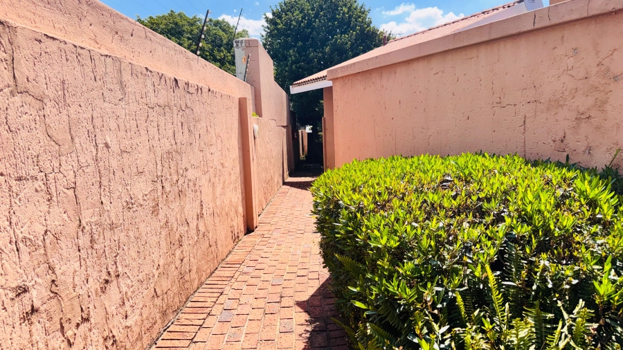 2 Bedroom Property for Sale in Woodmead Gauteng