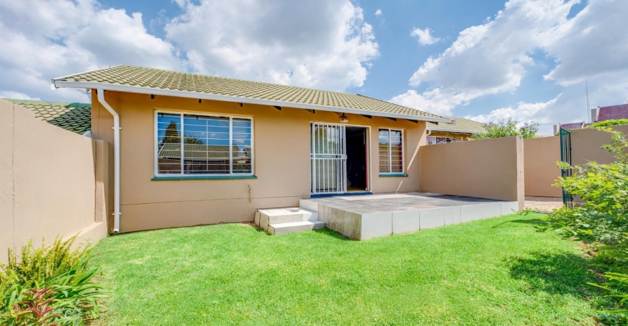 2 Bedroom Property for Sale in Sundowner Gauteng