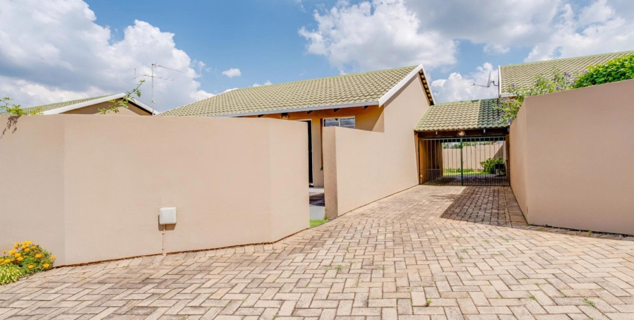 2 Bedroom Property for Sale in Sundowner Gauteng