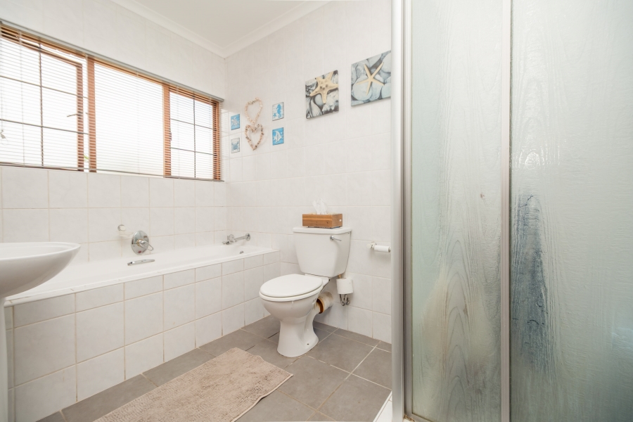 4 Bedroom Property for Sale in Willowbrook Gauteng