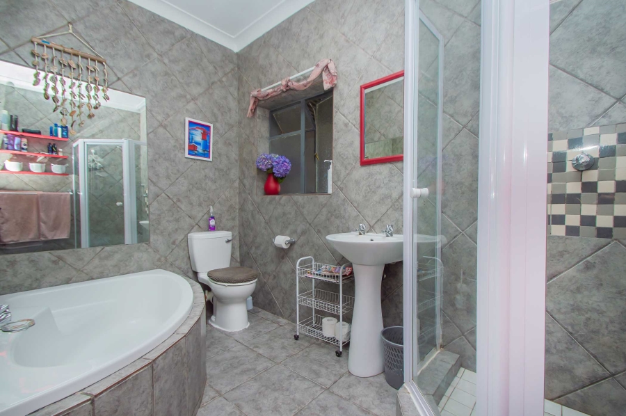 3 Bedroom Property for Sale in Wentworth Park Gauteng