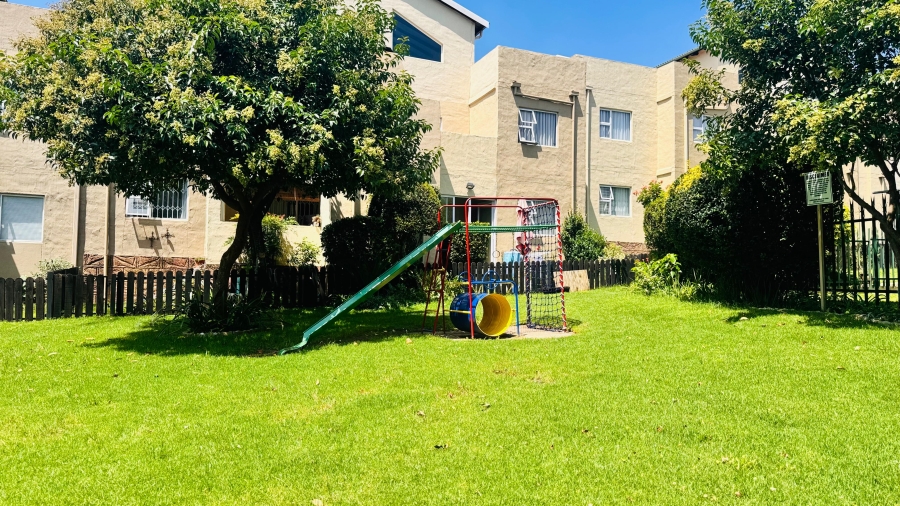 2 Bedroom Property for Sale in Noordhang Gauteng