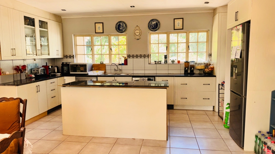 4 Bedroom Property for Sale in Meadowhurst Gauteng