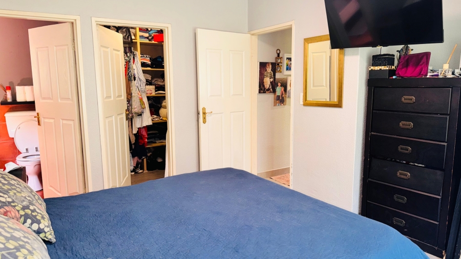 4 Bedroom Property for Sale in Meadowhurst Gauteng