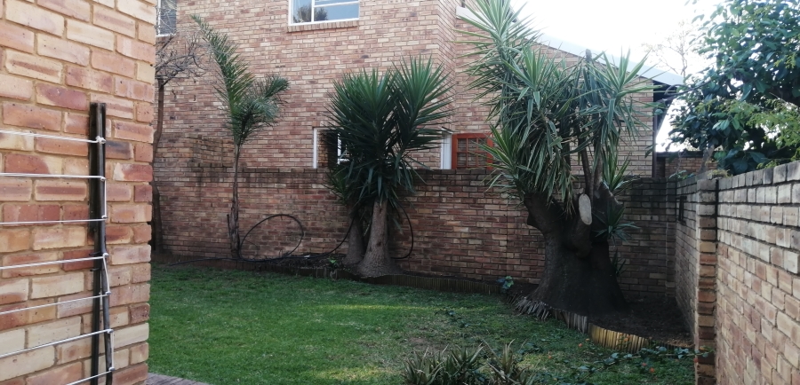 To Let 2 Bedroom Property for Rent in Sundowner Gauteng