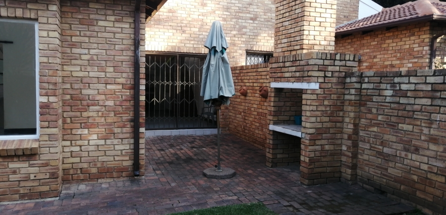 To Let 2 Bedroom Property for Rent in Sundowner Gauteng