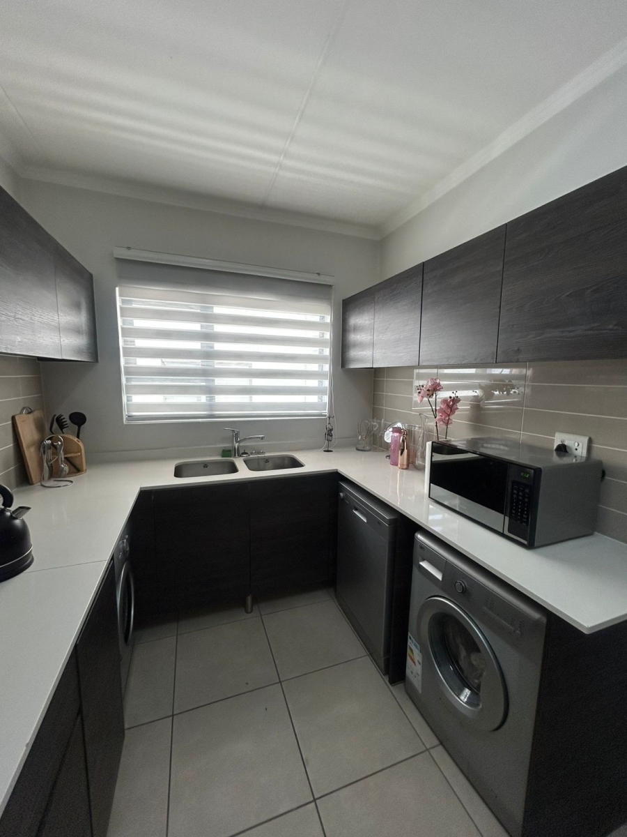 3 Bedroom Property for Sale in Petervale Gauteng