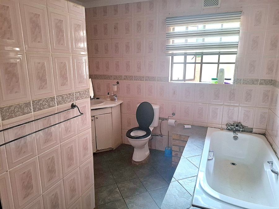 4 Bedroom Property for Sale in Westonaria Gauteng
