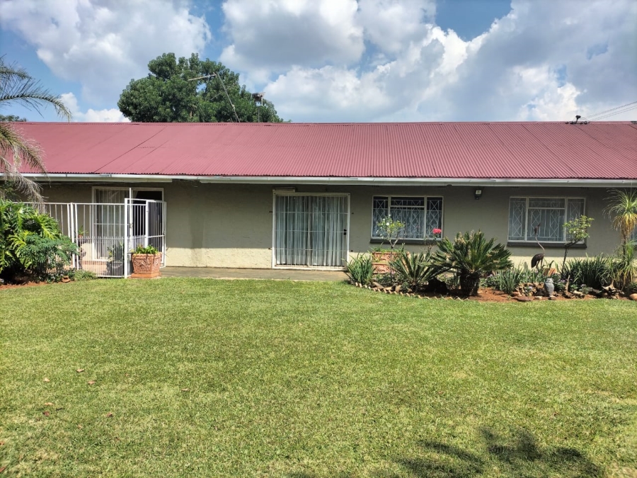 5 Bedroom Property for Sale in Middelvlei A H Gauteng