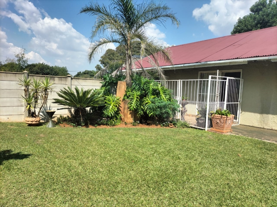 5 Bedroom Property for Sale in Middelvlei A H Gauteng