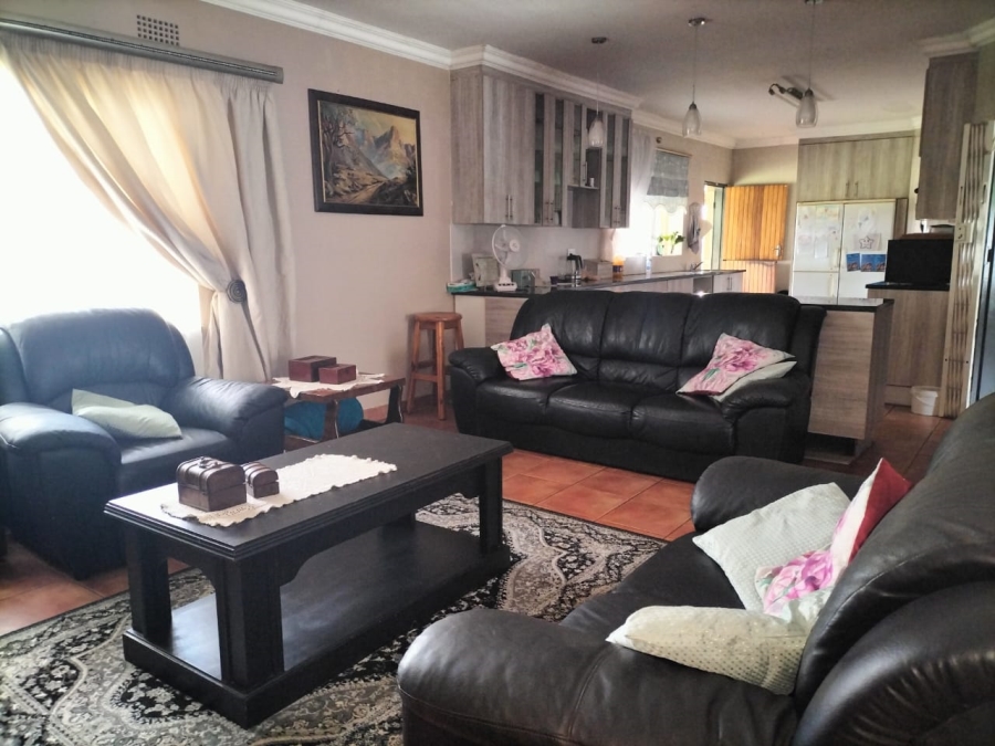 5 Bedroom Property for Sale in Middelvlei A H Gauteng