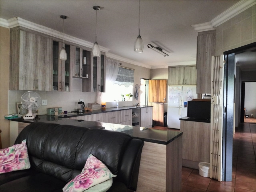 5 Bedroom Property for Sale in Middelvlei A H Gauteng
