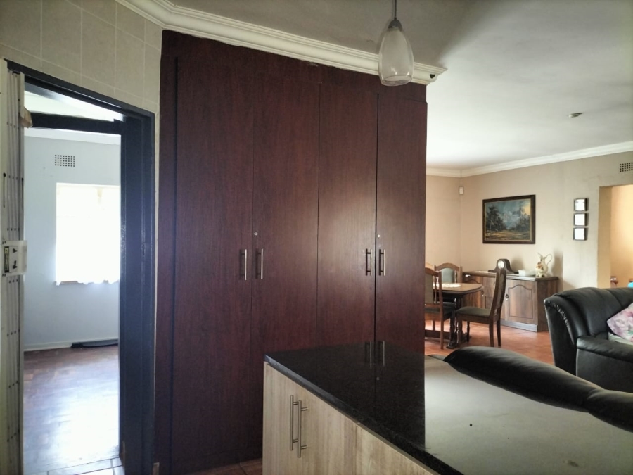 5 Bedroom Property for Sale in Middelvlei A H Gauteng