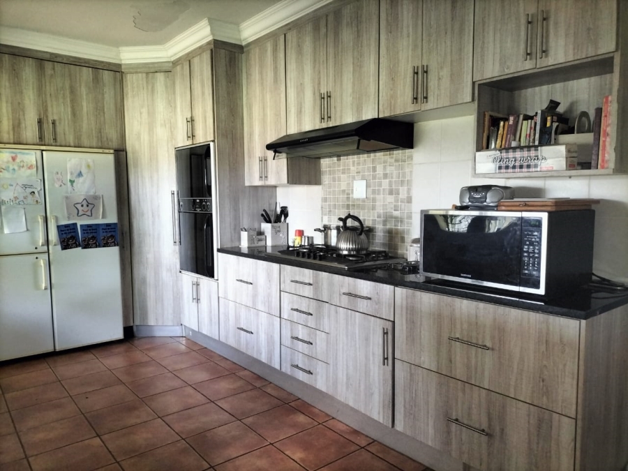 5 Bedroom Property for Sale in Middelvlei A H Gauteng